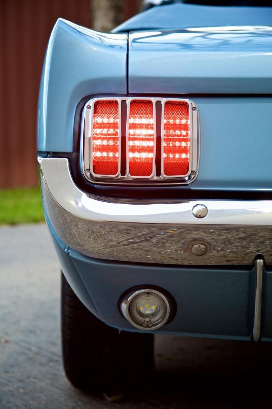  Ford Mustang Replica by Revology Cars 2015 года  (фото 14 из 15)